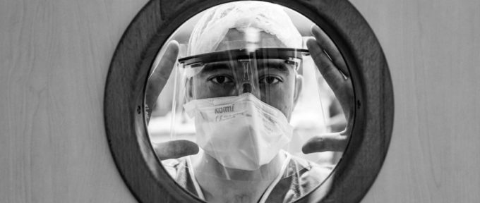 Infirmière et photographe : la lutte contre le coronavirus vue de l’intérieur