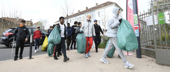 Un nettoyage de printemps participatif et citoyen à la Promenade des 4 saisons