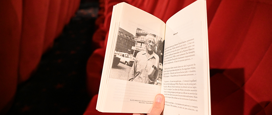 De nombreuses photographies issues des archives de la famille Wyler sont présentées dans le livre.
