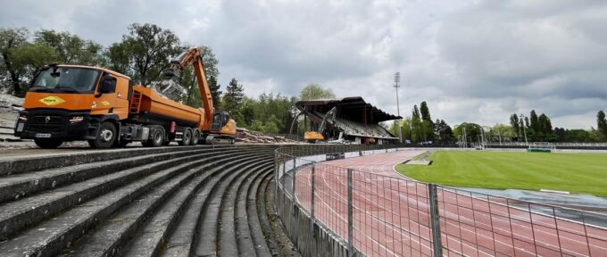 Stade de l’Ill : 50% de la tribune Johansen déjà démolie